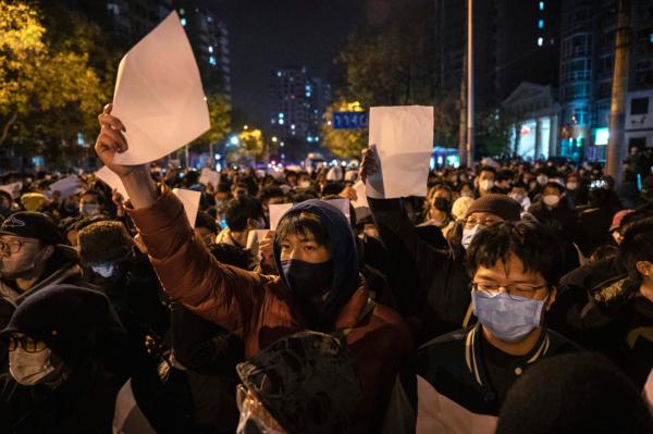 Protesters hold up a white piece of paper against censorship as they march during a protest against China’s strict zero-COVID measures in Beijing, China, on Nov. 27, 2022. (Getty Images/Kevin Frayer)