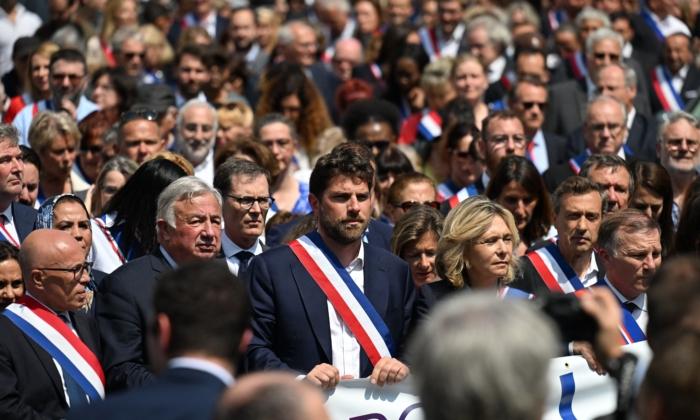 People Gather in Support of Elected Officials After Attack on Paris Suburb Mayor’s Home