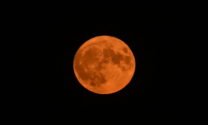Supermoon Lights Up the Sky of Buenos Aires