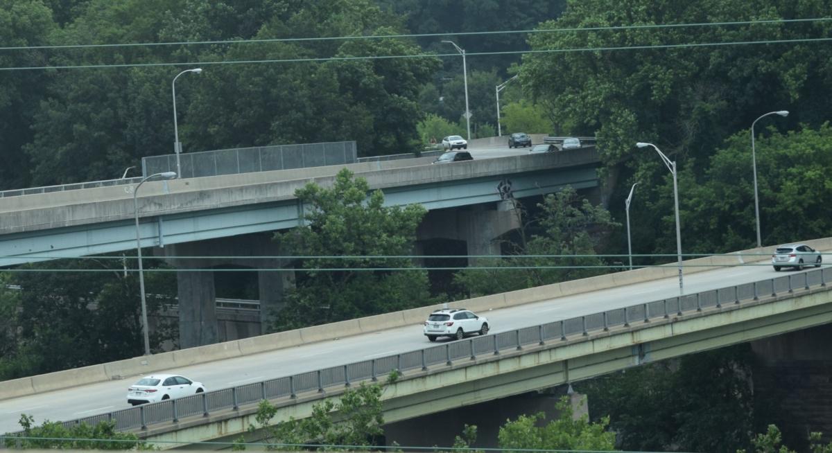 Traffic flows on bridges near Philadelphia, Pa., on July 2, 2023. (Beth Brelje/The Epoch Times)