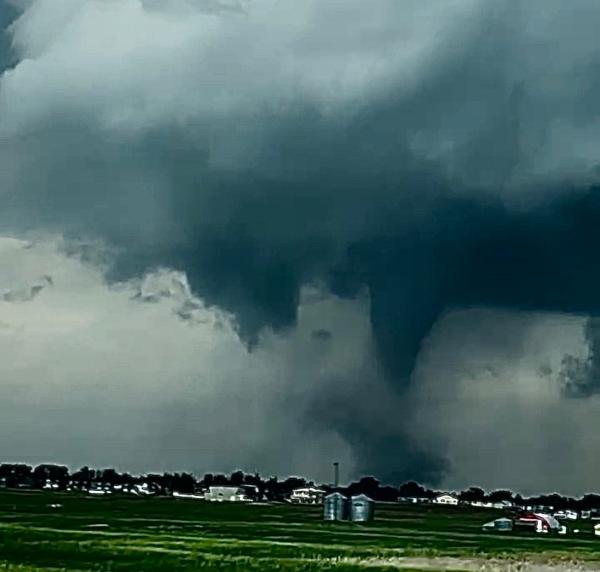 Alberta Storm Chaser Tom Graham took photographs of the powerful F4 tornado that ripped through the Didsbury region at speeds of up to 275 km/hour, on July 1, 2023. (Courtesy of Tom Graham/@Washed_Up on Twitter)