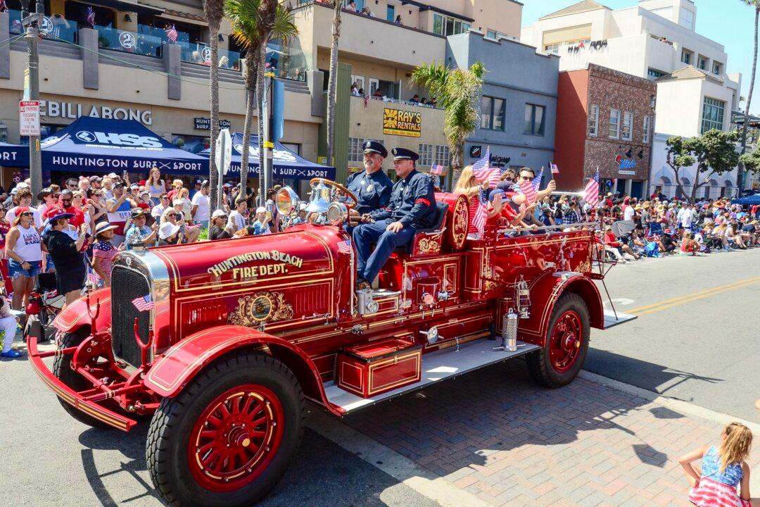 Hundreds of Thousands Celebrate America’s 247th Birthday at Huntington Beach Parade
