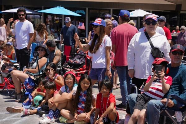 Crowds watching the 119th Fourth of July Parade in Huntington Beach, Calif., on July 4, 2023. (Hau Nguyen/The Epoch Times)