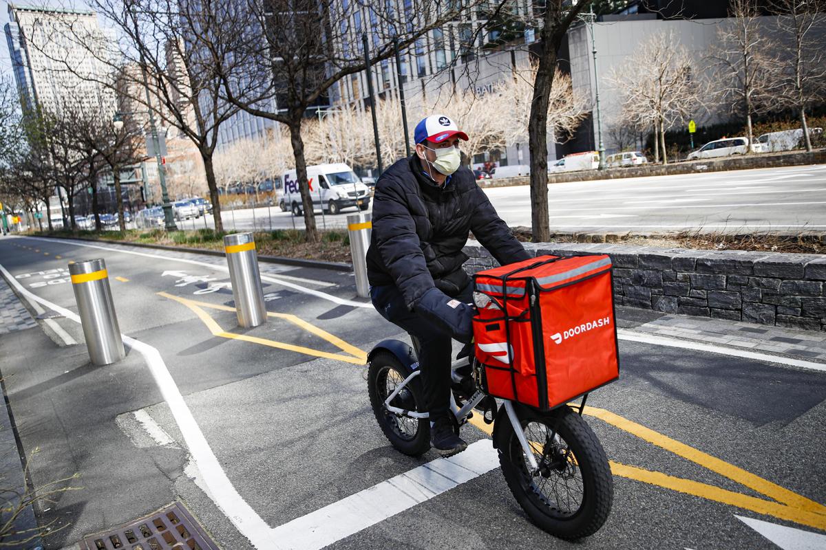 Judge Halts Minimum Wage Law for Food Delivery Workers in NYC