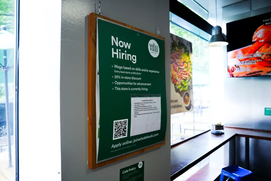 Low Layoffs Continue as US Weekly Jobless Claims Slip to 213,000