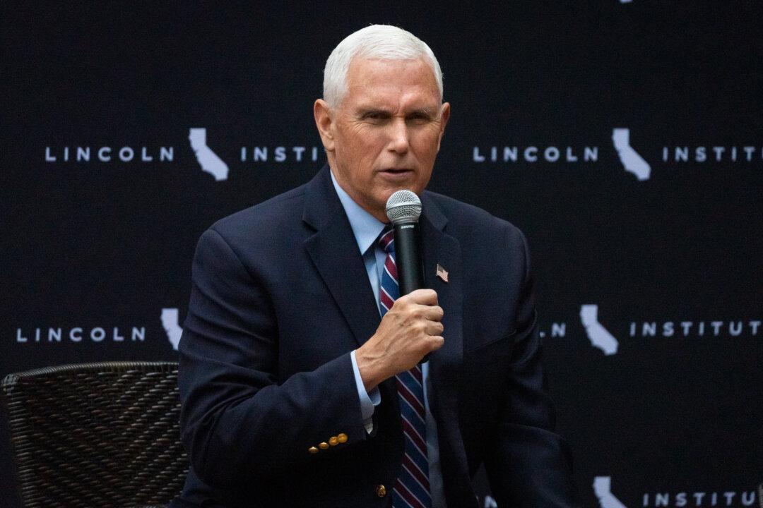 Tucker Carlson, Mike Pence Spar Over Ukraine at Campaign Event