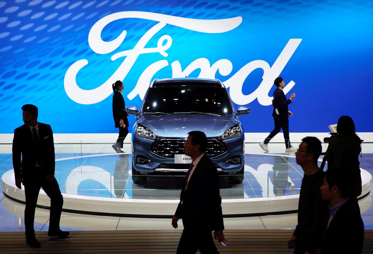 US Investigates 346,000 Ford Escape SUVs Over Door Issues
