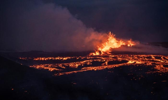 Tourists Are Told to Stay Away From an Erupting Volcano in Iceland Because of Poisonous Gases