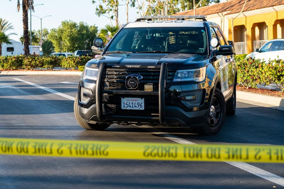 2 Killed When Minivan Crashed into Metro Bus in LAPD Chase