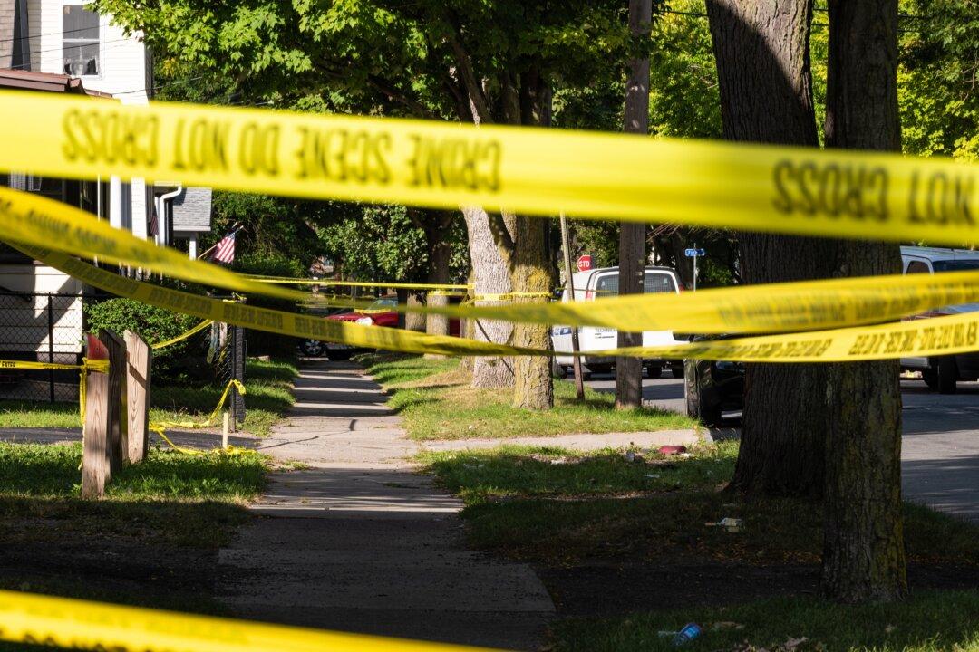 Scooter-Riding Gunman Sought for Attack That Hurt 4 People, Including 2 Children, at New York Park