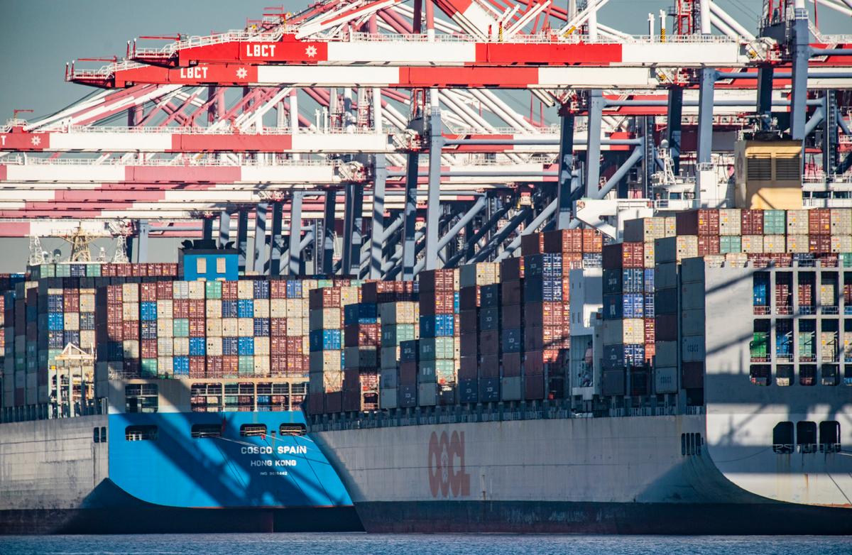 US Trade Deficit Widens to Largest Gap Since April 2023