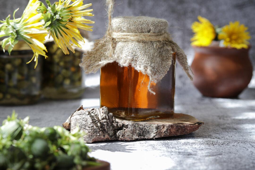 How to Make an Herbal Extract Tincture–Easy Step by Step Guide