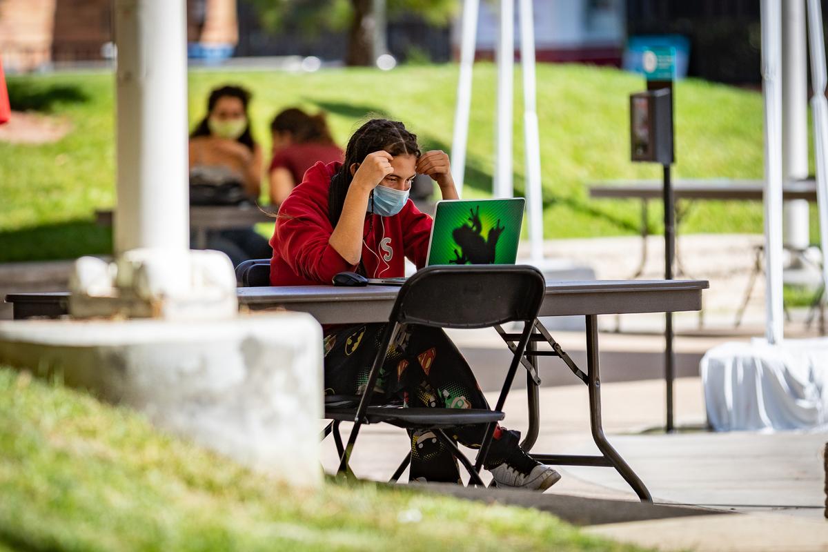 College Prep, Transfer Pathways May Address Tepid College Completion Rates