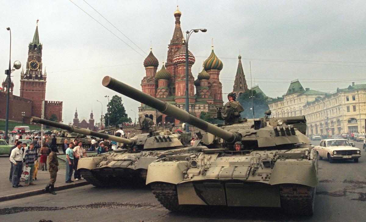 Soviet Army tanks parked near Spassky gate (L), an entrance to the Kremlin and Basil's Cathedral (C) in Moscow's Red Square after a coup toppled Soviet President Mikhail Gorbachev, on Aug. 19, 1991. (Dima Tanin /AFP via Getty Images)