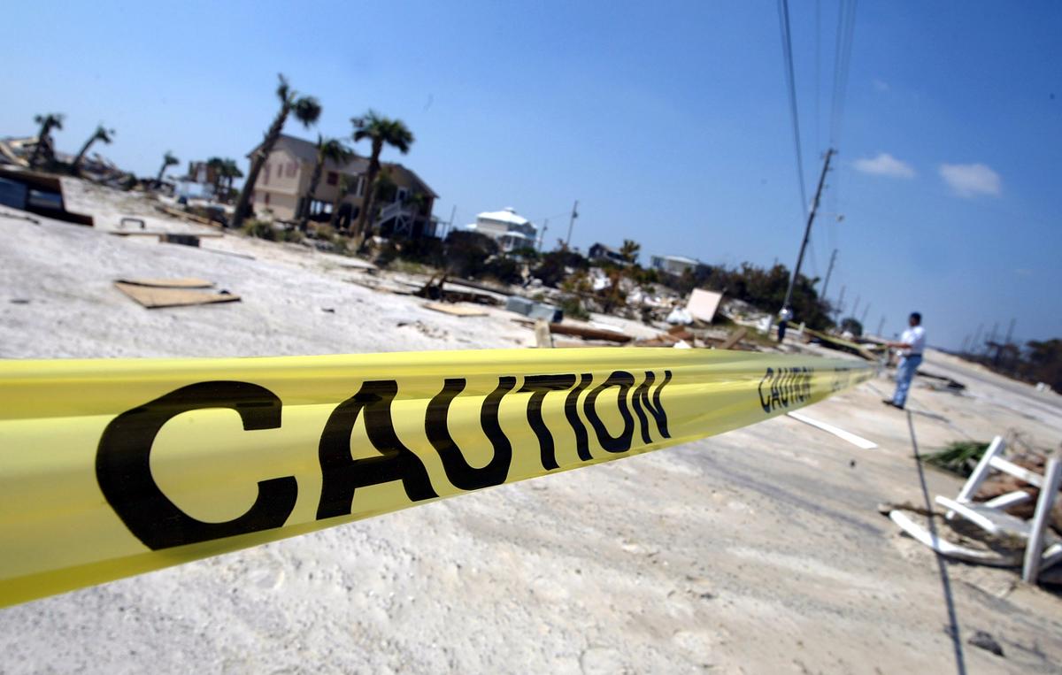 Outdoor Deck Collapses at an Alabama House, Seriously Injuring at Least 6