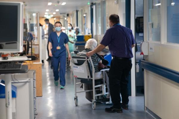 A general view of staff on an NHS hospital ward at Ealing Hospital in London, on Jan. 18, 2023. (Jeff Moore/PA Media)