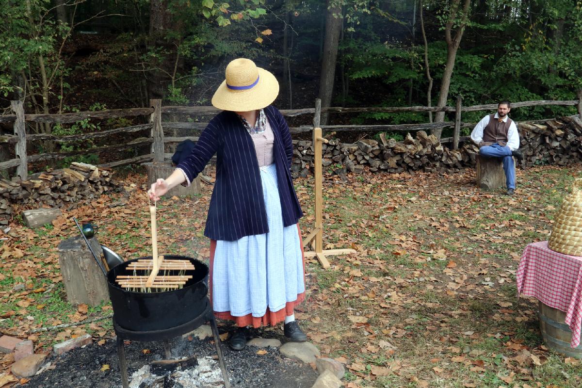 Historic interpreters at Mount Vernon, Virginia, demonstrate what life was like during George Washington’s time. (Photo courtesy of Dave Willman/Dreamstime.com)