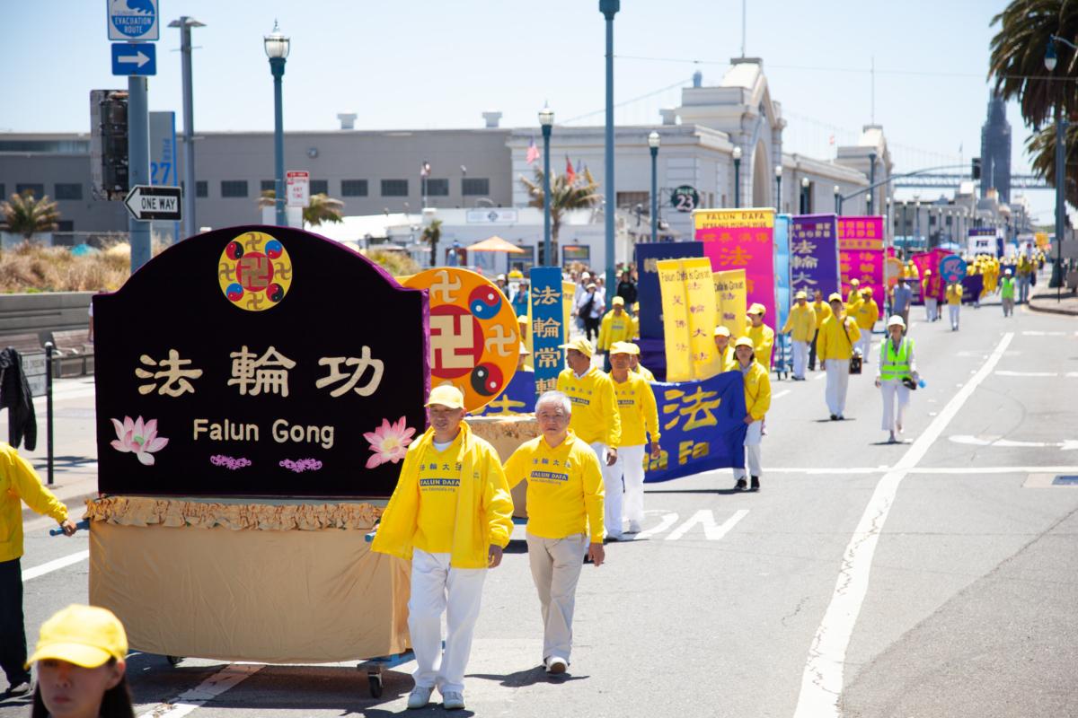 Falun Gong practitioners walk along The Embarcadero in San Francisco during a grand parade held on July 15, 2023. (Lear Zhou/The Epoch Times)