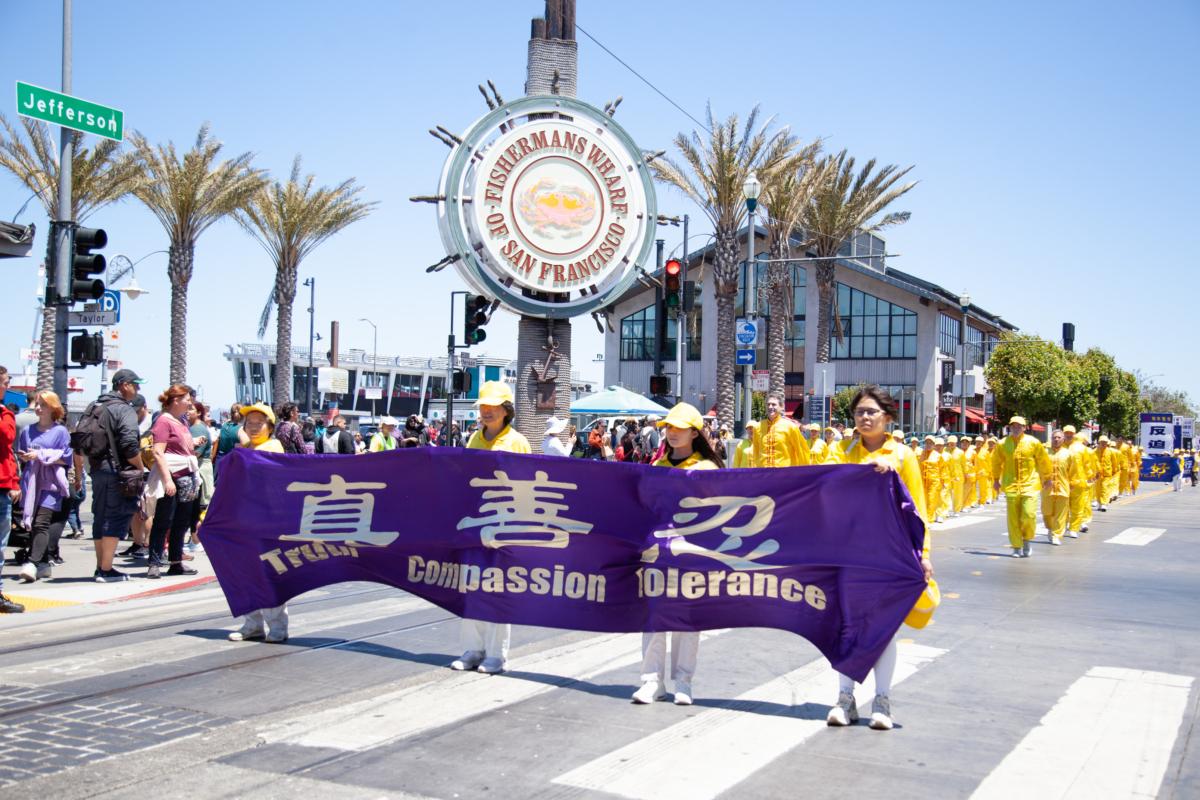 Falun Gong practitioners demonstrate exercises during a grand parade held in San Francisco on July 15, 2023. (Lear Zhou/The Epoch Times)