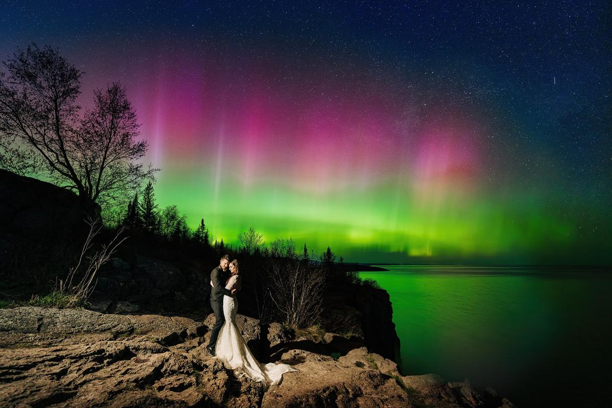 Mr. and Ms. Johnson's wedding photo with the northern lights in the background. (Courtesy of <a href="https://www.facebook.com/lifeandartphotos">Life and Art Photography</a>)