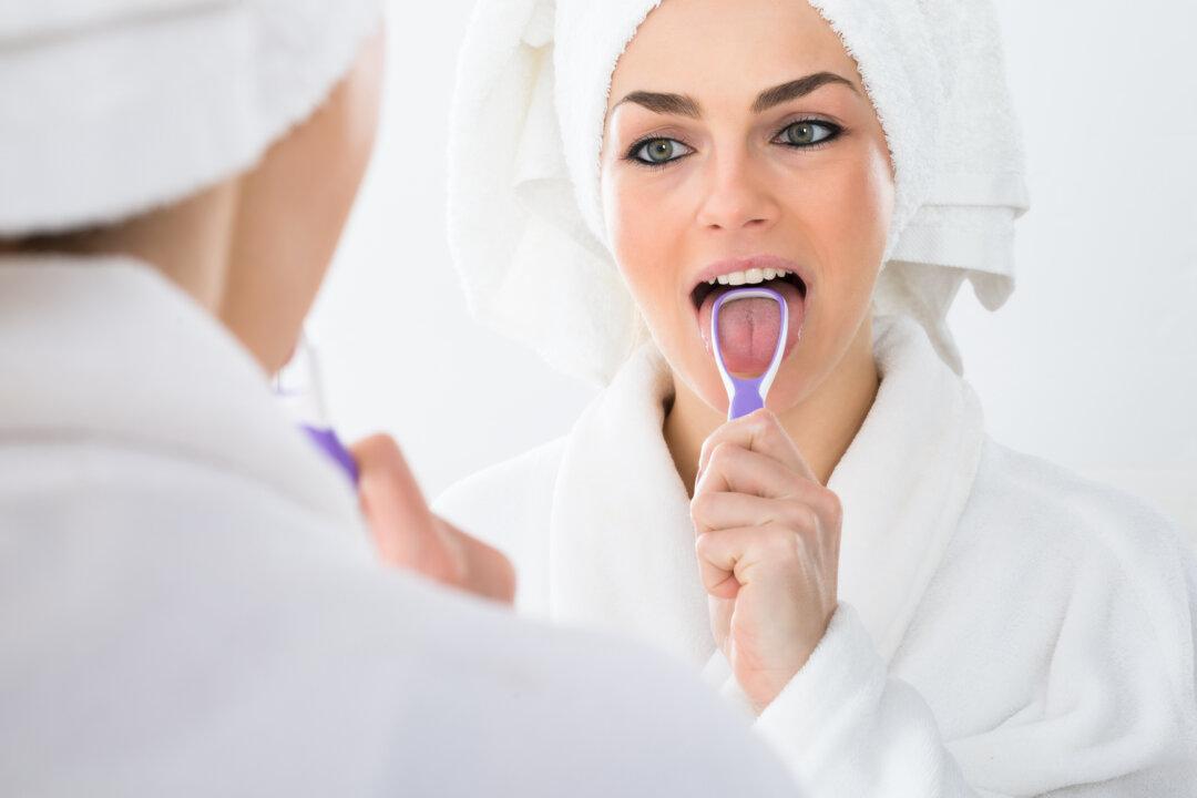 How to Clean Your Tongue