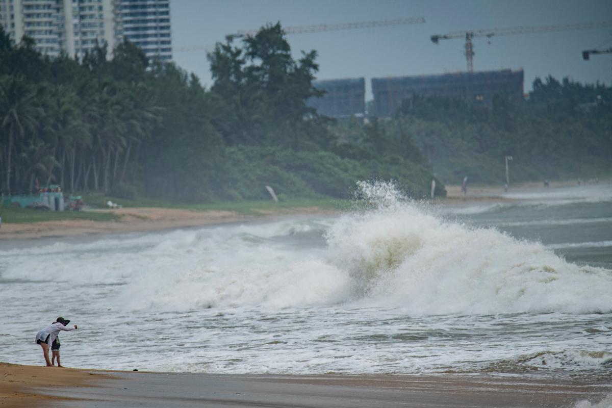 Typhoon Talim Lands in Southern China, Flights and Trains Cancelled