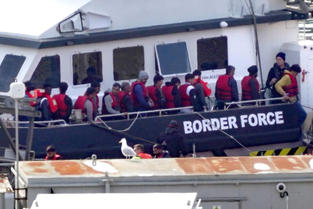 Statistics Watchdog Scrutinises Government Claim on Clearing Asylum Backlog