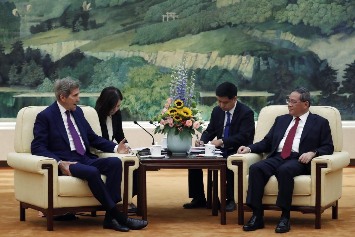 U.S. climate envoy John Kerry (L) meets with Chinese Premier Li Qiang in Beijing on July 18, 2023. (Florence Lo/Pool/Getty Images)