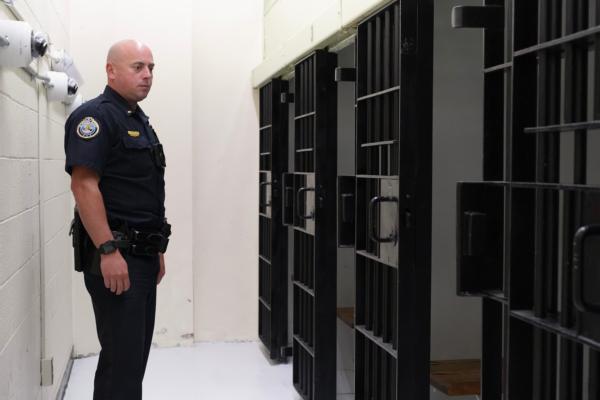 Lieutenant Jeffry Thoelen showcased jails at the Middletown Police Department to The Epoch Times on Sept. 9, 2022. He said cells were largely empty following the state bail reform. (Cara Ding/The Epoch Times)