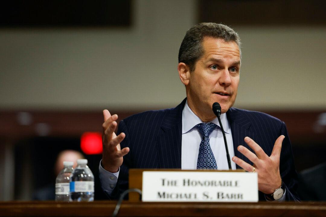 Top Fed Regulator Cautions AI Risks Violating Lending Laws