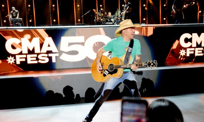 Jason Aldean’s ‘Try That in a Small Town’ Rises to Billboard’s No. 1 Spot