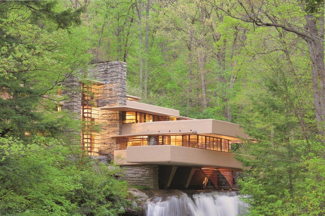 Fallingwater: Milestone Design in Remote Pennsylvania