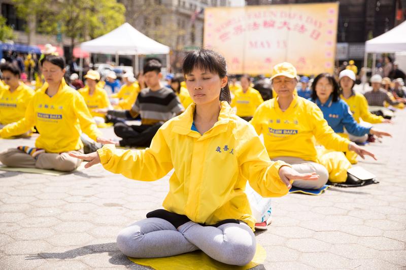 Feng Liping meditates at Union Square in celebration of the World Falun Dafa Day in New York, on May 10, 2018. (Larry Dye/The Epoch Times)