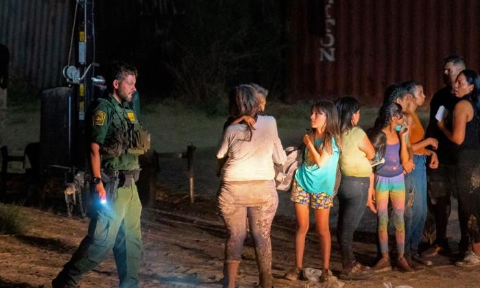 US-Mexico Border Arrests Up by 33 Percent in July From June