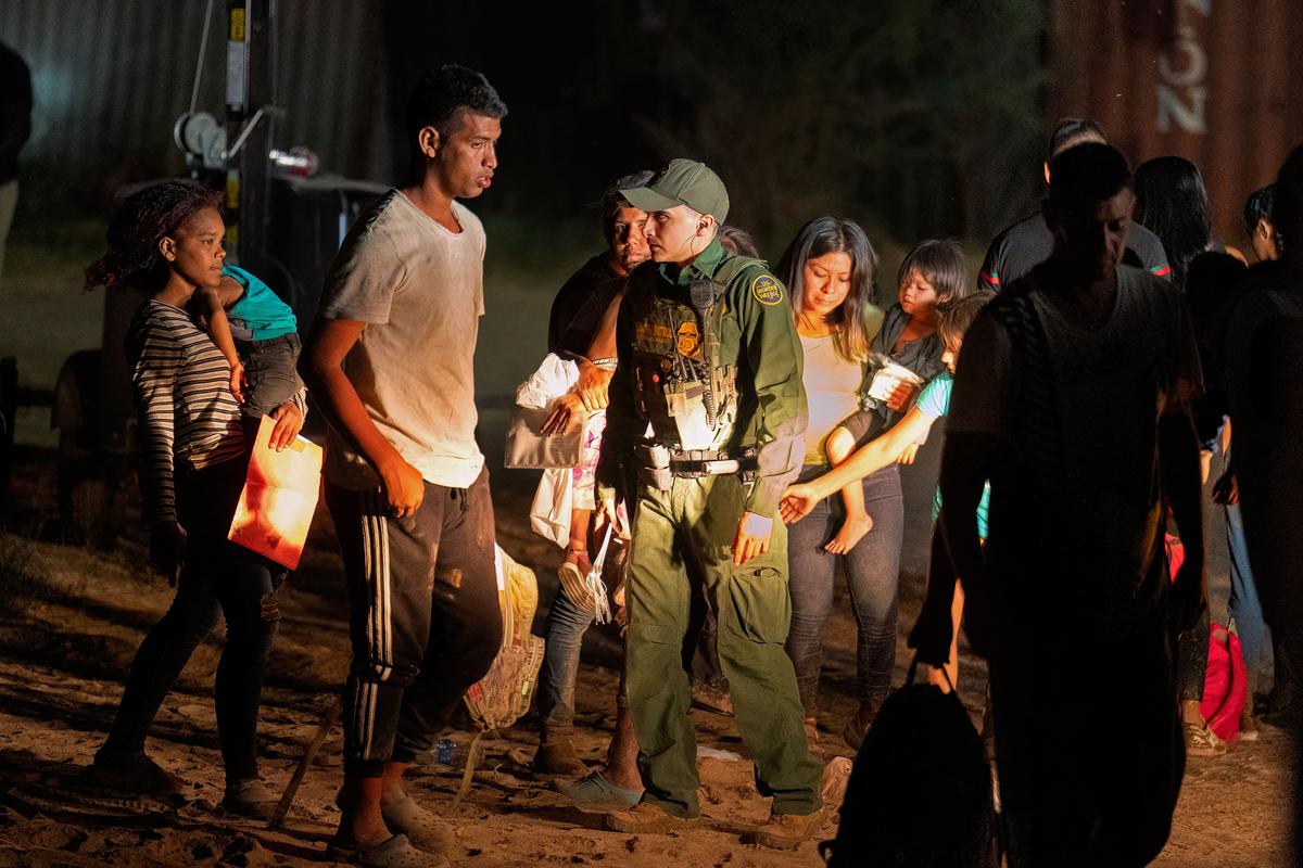 Democrat Lawmakers Demand Immediate Action on Illegal Immigrant Work Authorization Delays