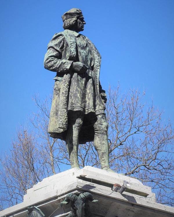 A statue of Christopher Columbus in Washington Park, as photographed on March 3, 2020, has since been torn down. (<a title="User:Jim.henderson" href="https://commons.wikimedia.org/wiki/User:Jim.henderson">Jim.henderson</a>/<a class="mw-mmv-license" href="https://creativecommons.org/licenses/by-sa/4.0" target="_blank" rel="noopener">CC BY-SA 4.0</a>)