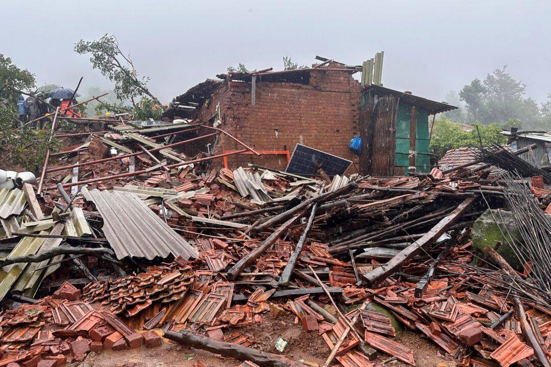 Indian Landslide Kills 16, Rescue Operations Paused