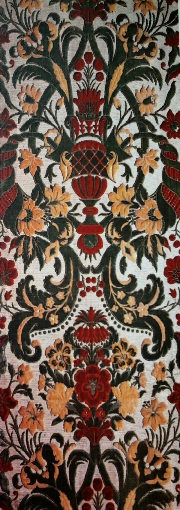A detail of the Genoa-style velvet wallpaper with silk and silver thread in the queen’s bedroom. (Public Domain)