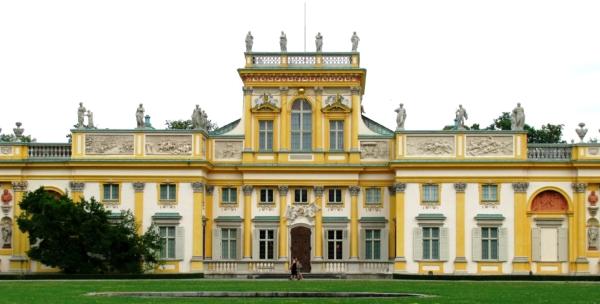 The Baroque architecture “corps de logis” (main building) of Wilanow Palace harks back to ancient times with its elegant Corinthian columns, classical sculptures, and bas-reliefs glorifying the king’s reign. (<a href="https://commons.wikimedia.org/wiki/File:Wilanow_Palace_IV.jpg">Scotch Mist</a>/CC BY-SA 3.0)