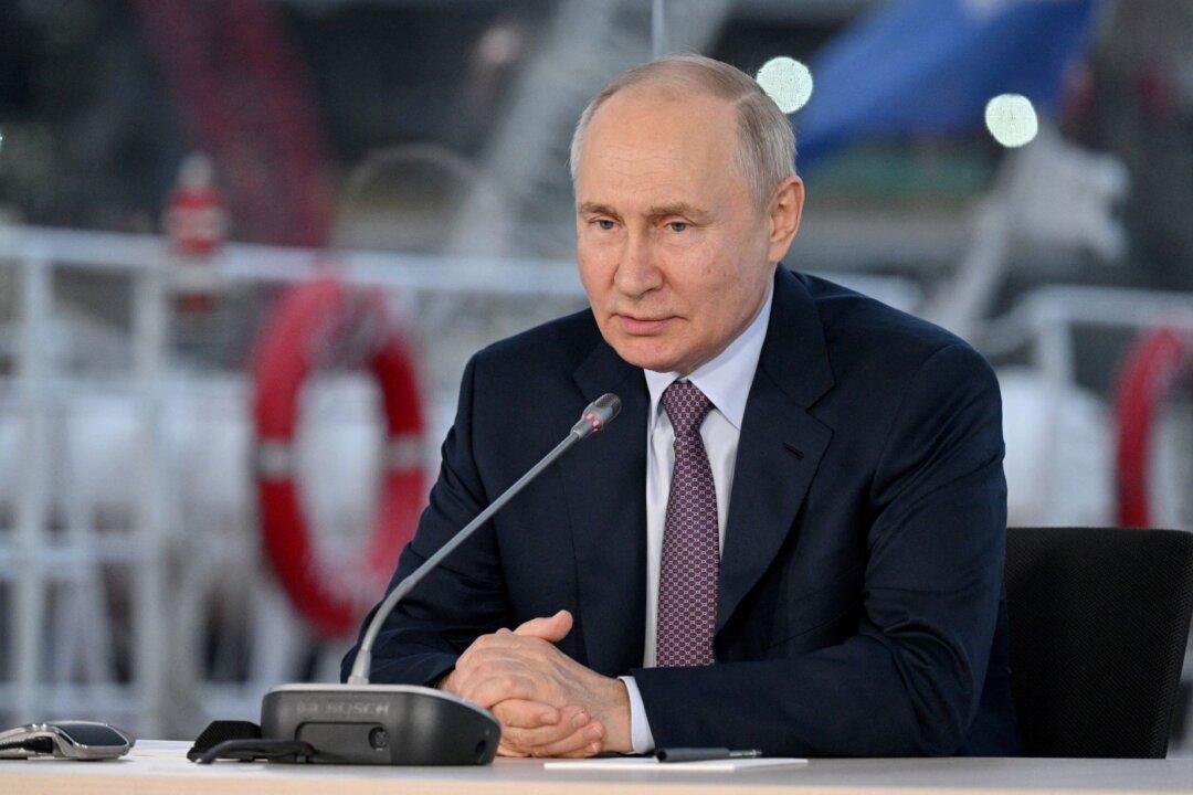 Putin Tells Poland Any Aggression Against Belarus Is Attack on Russia