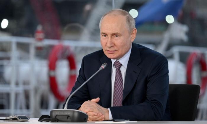 Putin Tells Poland Any Aggression Against Belarus Is Attack on Russia