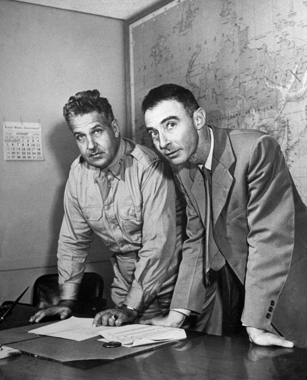 Leslie Groves (L), military head of the Manhattan Project, with Oppenheimer in 1942. (Public Domain)