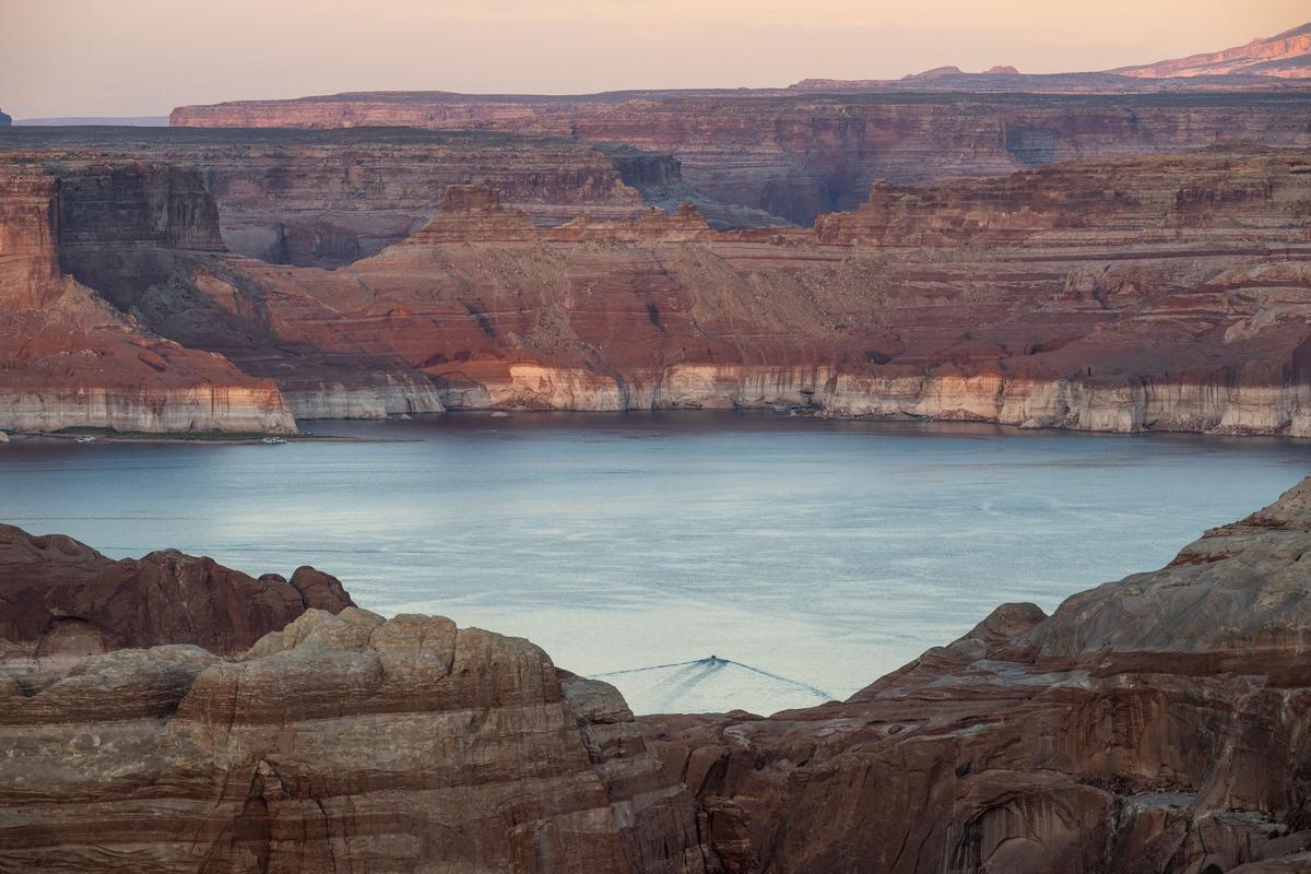 Mountain Climber, Cliff Diver Die in Separate Incidents at National Recreation Spots in the West