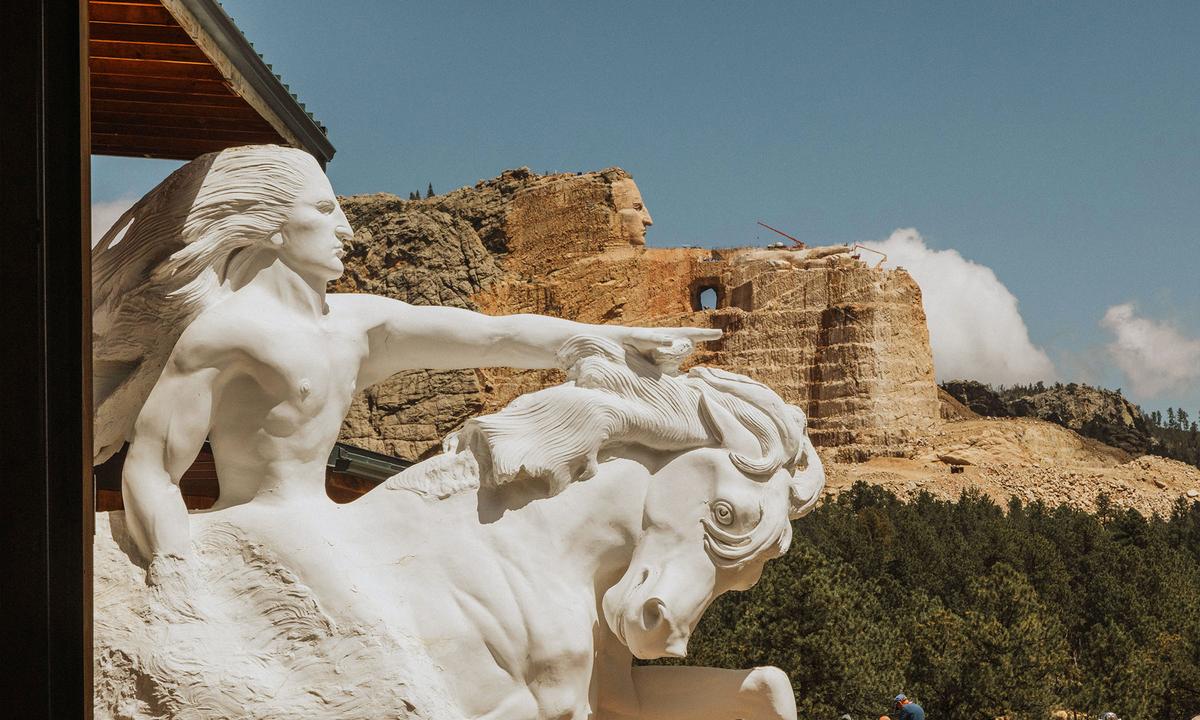 A to-scale maquette of Crazy Horse Memorial at the site of the carving. (<a href="https://unsplash.com/photos/17AiS792u94">Conner Baker/Unsplash</a>)