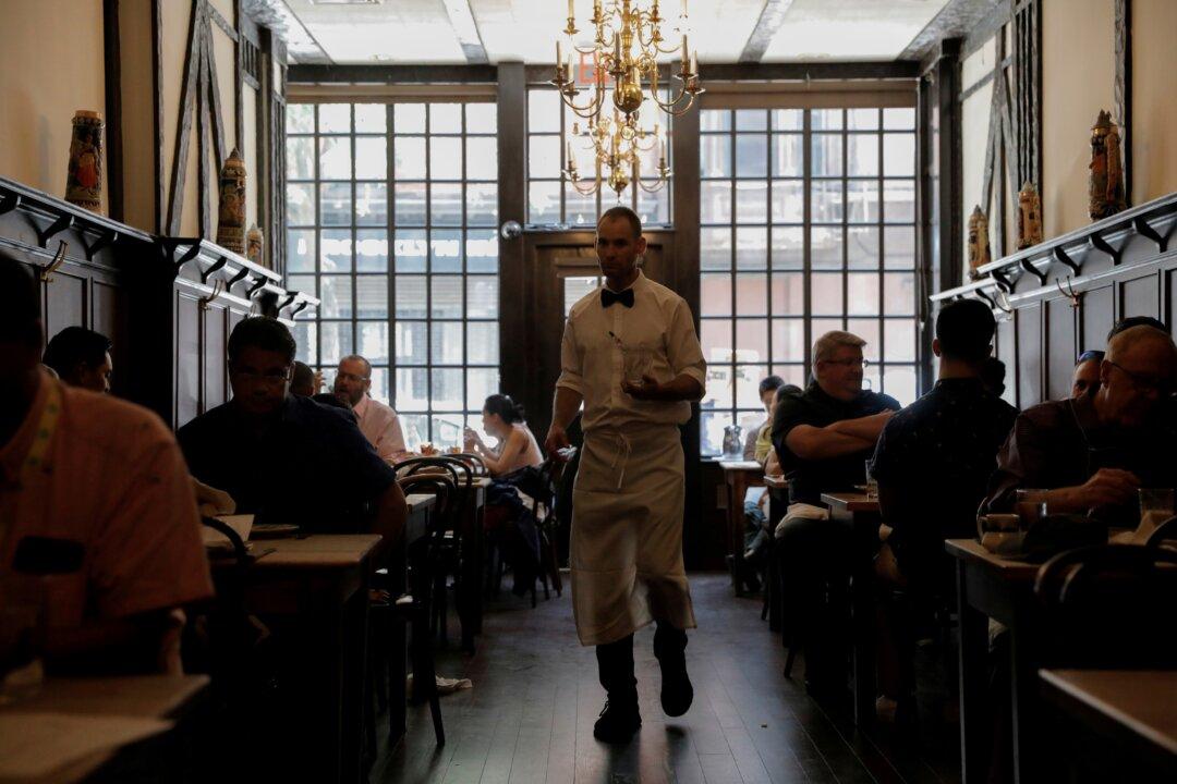 US Business Activity Growth Slows as Services Soften