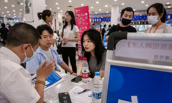 China’s Youth Unemployment Rate Soars, but Academic Says Figures ‘Possibly Underestimated’