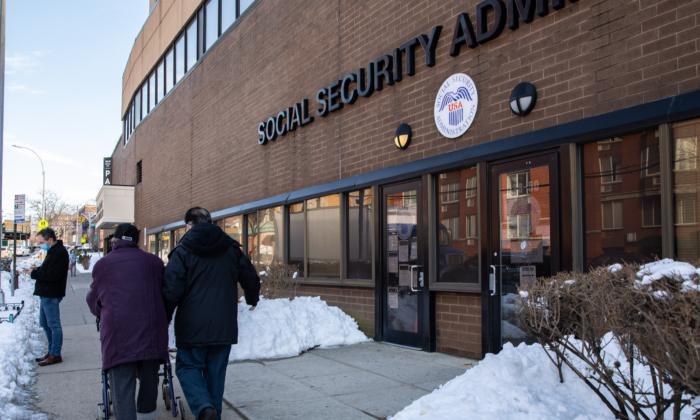 Half of Americans Believe Social Security Will Pay Them a Benefit When They Retire: Poll