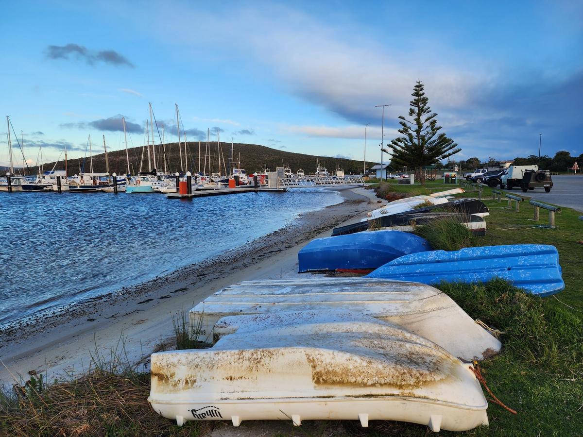 Australia Captures, Burns Illegal Fishing Boats Entering Territory