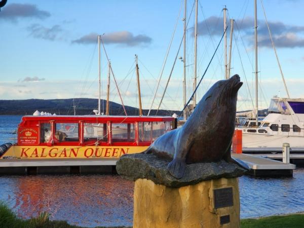The Kalgan Queen can be seen behind a statue of Sam the Seal at Emu Point in Albany, Western Australia, on July 26, 2023. (Susan Mortimer/The Epoch Times)<br/>boat tourism