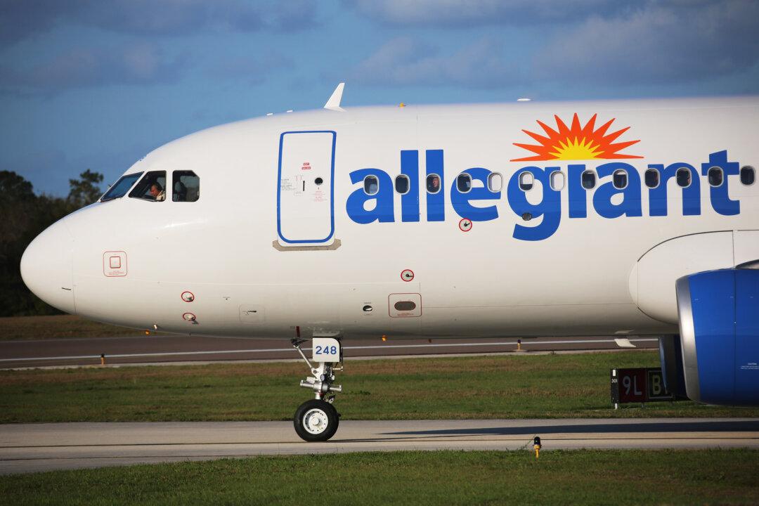 Extreme Heat Pushes Airlines to Shed Fuel, Limit Passengers